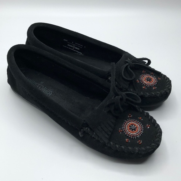 Minnetonka Shoes - Like New Minnetonka Women's Me To We Moc Moccasins